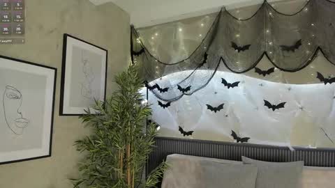 Snapshot of willow_hendrix chatting on 10.23.25 Ms Willow online show from 10.23.25