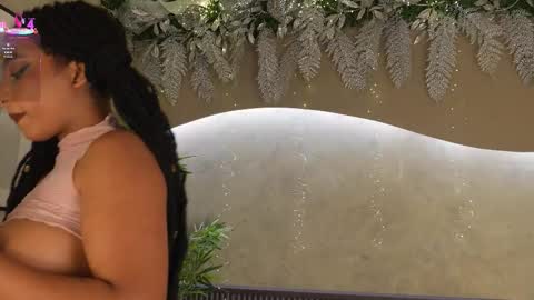 Snapshot of willow_hendrix chatting on 12.04.25 Ms Willow online show from 12.04.25