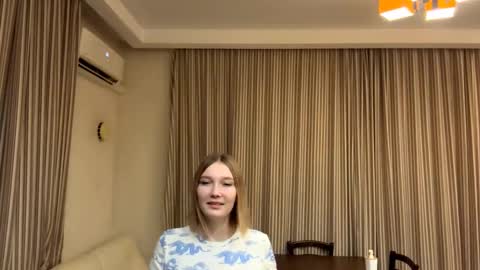 Snapshot of willowmucci chatting on 10.11.25 Nia online show from 10.11.25