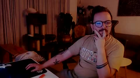 Snapshot of winnydepooh chatting on 01.24.25 cream36 online show from 01.24.25