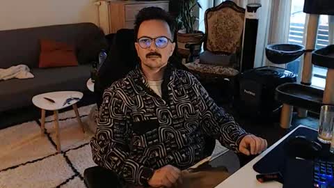 Snapshot of winnydepooh chatting on 11.07.25 cream36 online show from 11.07.25