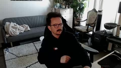 Snapshot of winnydepooh chatting on 11.30.25 cream36 online show from 11.30.25