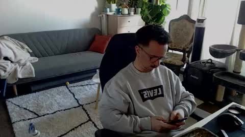 Snapshot of winnydepooh chatting on 12.05.25 cream36 online show from 12.05.25