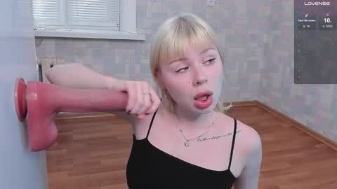Snapshot of wintershy chatting on 10.09.25 Sophie weight 50kg height 160 online show from 10.09.25