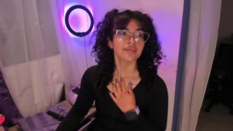     Luna Violeta  A r t i s t  online show from 01.06.25