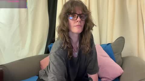 Snapshot of wldntulik2no chatting on 05.06.26 Moth online show from 05.06.26