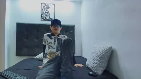  W O L F  online show from 02.08.25