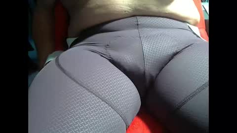 Snapshot of wolfoerl chatting on 10.21.25 wolfoerl online show from 10.21.25