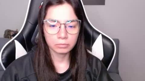 Snapshot of wolfs_daughter chatting on 05.08.26 Alex online show from 05.08.26
