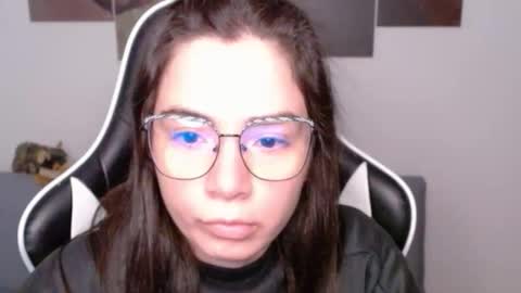 Snapshot of wolfs_daughter chatting on 05.09.26 Alex online show from 05.09.26