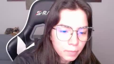 Snapshot of wolfs_daughter chatting on 05.19.26 Alex online show from 05.19.26
