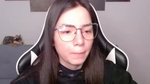 Snapshot of wolfs_daughter chatting on 05.22.26 Alex online show from 05.22.26