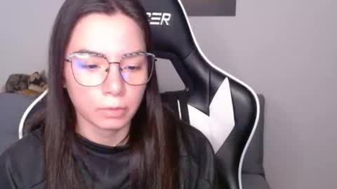 Snapshot of wolfs_daughter chatting on 05.25.26 Alex online show from 05.25.26