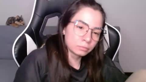 Snapshot of wolfs_daughter chatting on 05.28.26 Alex online show from 05.28.26