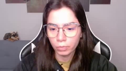 Snapshot of wolfs_daughter chatting on 05.31.26 Alex online show from 05.31.26