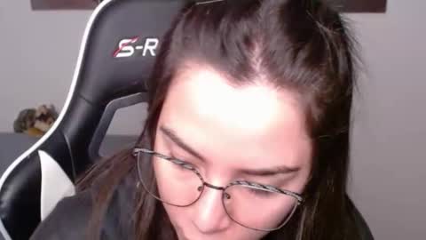 Snapshot of wolfs_daughter chatting on 06.03.26 Alex online show from 06.03.26