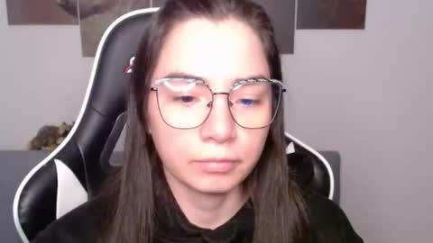 Snapshot of wolfs_daughter chatting on 06.08.26 Alex online show from 06.08.26