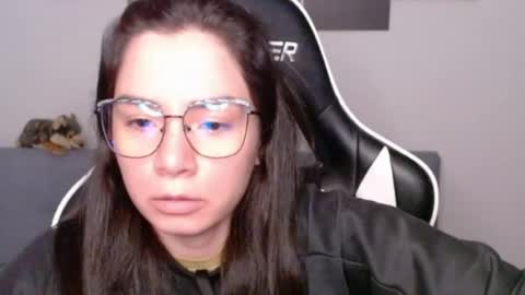 Snapshot of wolfs_daughter chatting on 06.14.26 Alex online show from 06.14.26