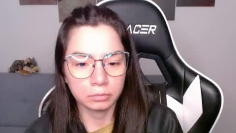 Snapshot of wolfs_daughter chatting on 06.15.26 Alex online show from 06.15.26