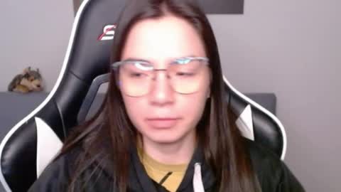 Snapshot of wolfs_daughter chatting on 06.18.26 Alex online show from 06.18.26