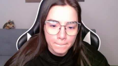 Snapshot of wolfs_daughter chatting on 06.21.26 Alex online show from 06.21.26