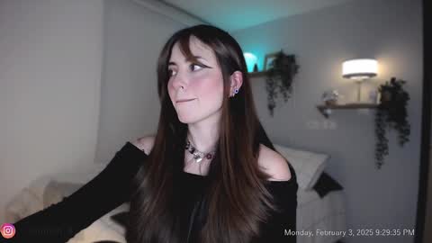 Snapshot of wolfsfoster chatting on 02.04.25   online show from 02.04.25