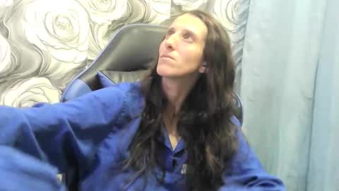 Snapshot of wolfxsnow chatting on 12.15.25 wolfxsnow online show from 12.15.25