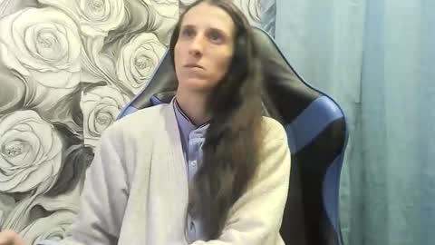 Snapshot of wolfxsnow chatting on 12.21.25 wolfxsnow online show from 12.21.25