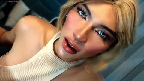 Snapshot of womanofyourdesire_ts chatting on 02.09.26 Julia online show from 02.09.26