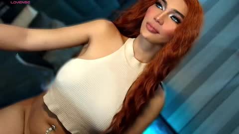 Snapshot of womanofyourdesire_ts chatting on 02.13.26 Julia online show from 02.13.26