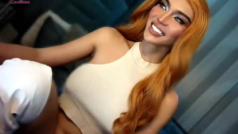 Snapshot of womanofyourdesire_ts chatting on 02.16.26 Julia online show from 02.16.26