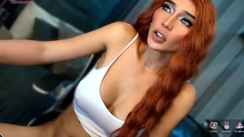 Snapshot of womanofyourdesire_ts chatting on 02.22.26 Julia online show from 02.22.26