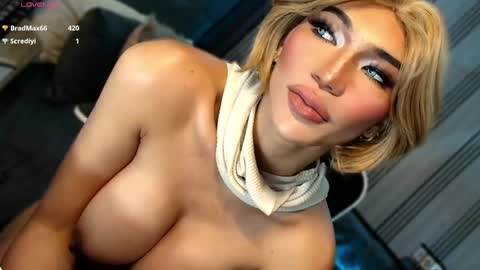 Snapshot of womanofyourdesire_ts chatting on 02.26.26 Julia online show from 02.26.26