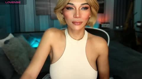 Snapshot of womanofyourdesire_ts chatting on 03.20.26 Julia online show from 03.20.26