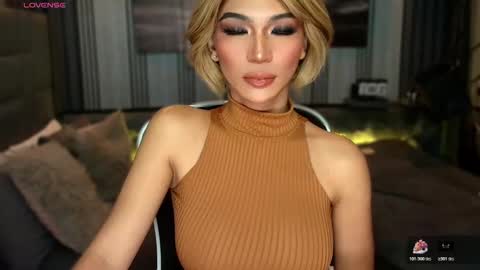 Snapshot of womanofyourdesire_ts chatting on 03.22.26 Julia online show from 03.22.26