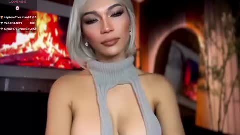 Snapshot of womanofyourdesire_ts chatting on 06.27.26 Julia online show from 06.27.26