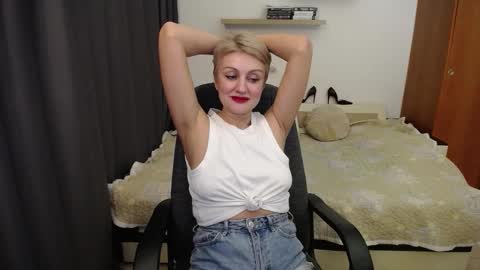 Snapshot of women_pleasures chatting on 02.09.26 women_pleasures online show from 02.09.26