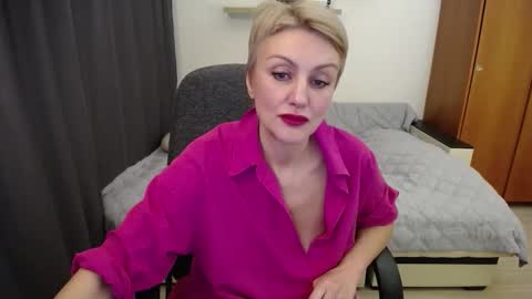 Snapshot of women_pleasures chatting on 02.14.26 women_pleasures online show from 02.14.26