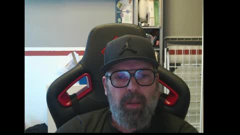 Snapshot of womenizzeer chatting on 04.18.26 Adam online show from 04.18.26