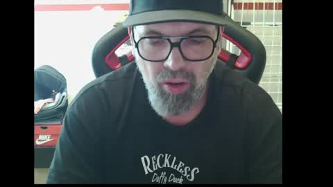 Snapshot of womenizzeer chatting on 05.02.26 Adam online show from 05.02.26