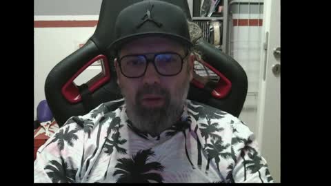 Snapshot of womenizzeer chatting on 05.17.26 Adam online show from 05.17.26
