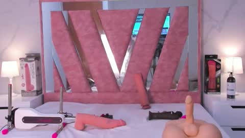 wonderkloe_ online show from 02.12.26