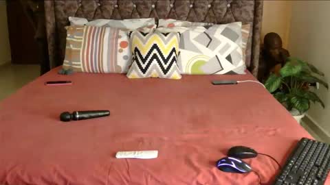 Snapshot of woody_n_buzz chatting on 01.08.25 Woody and Buzz online show from 01.08.25