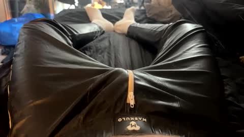 Snapshot of woodyt85 chatting on 09.25.25 Horny Leather Lad leather rubber online show from 09.25.25