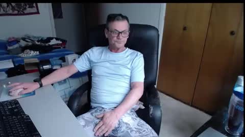 Snapshot of worldlarge chatting on 03.29.26 Large one online show from 03.29.26