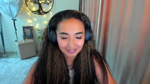 Snapshot of worldofkim chatting on 07.25.26 dudetta Kim online show from 07.25.26