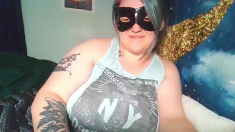 Snapshot of worriedrose_xo chatting on 02.15.25 Rose online show from 02.15.25