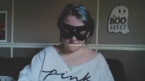 Snapshot of worriedrose_xo chatting on 03.02.25 Rose online show from 03.02.25