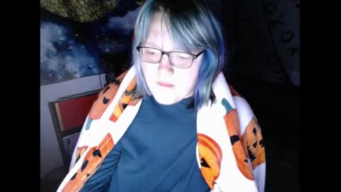 Snapshot of worriedrose_xo chatting on 02.01.26 Rose online show from 02.01.26