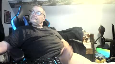 Snapshot of wowsers2022 chatting on 10.25.25 wowsers2022 online show from 10.25.25